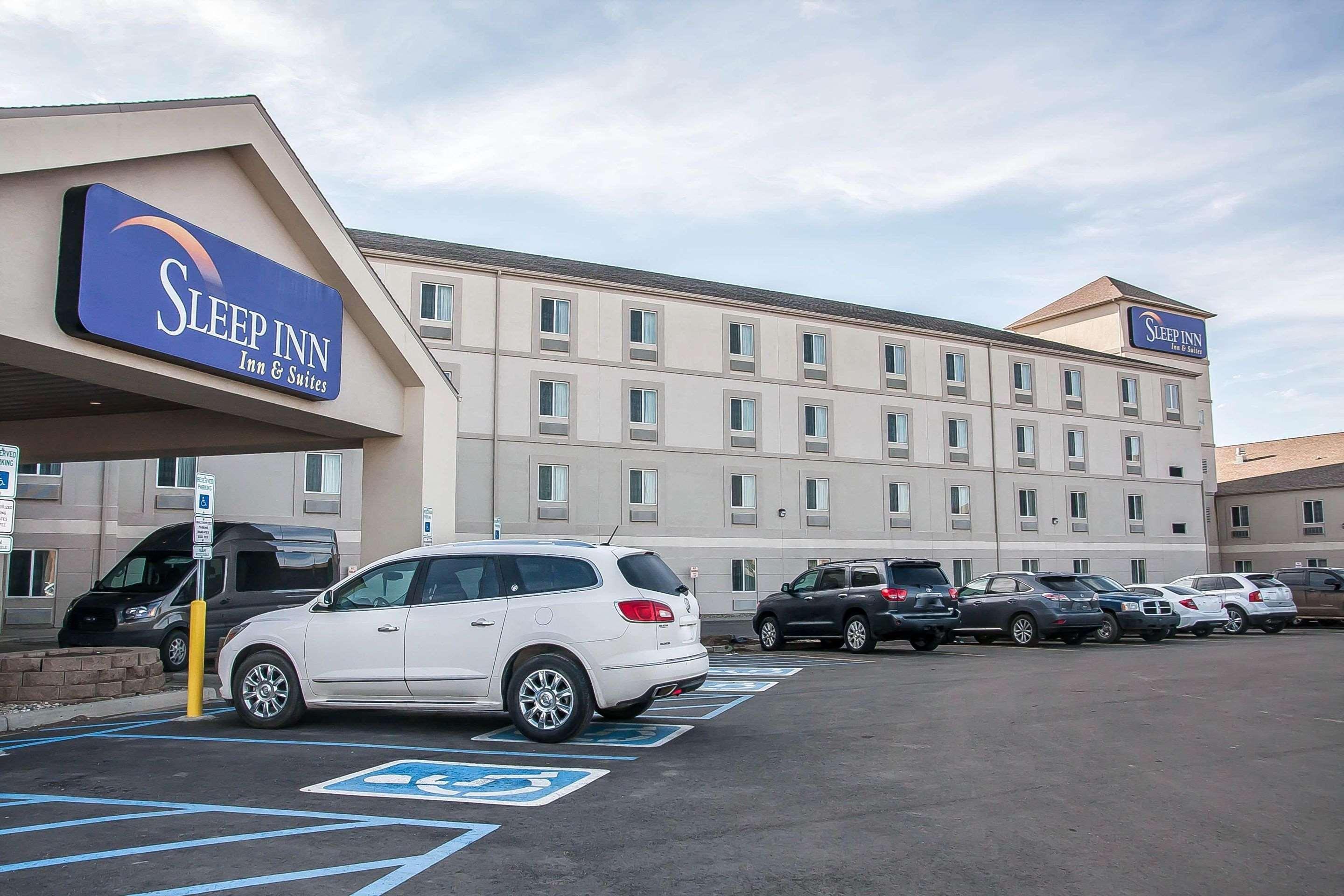 Sleep Inn & Suites Conference Center And Water Park Minot Exterior photo